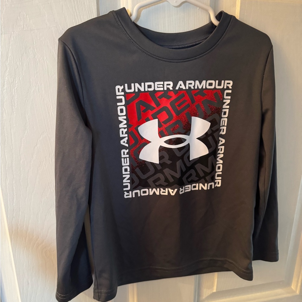 Boys Dri Fit Under Armour long sleeve size 4 in great condition